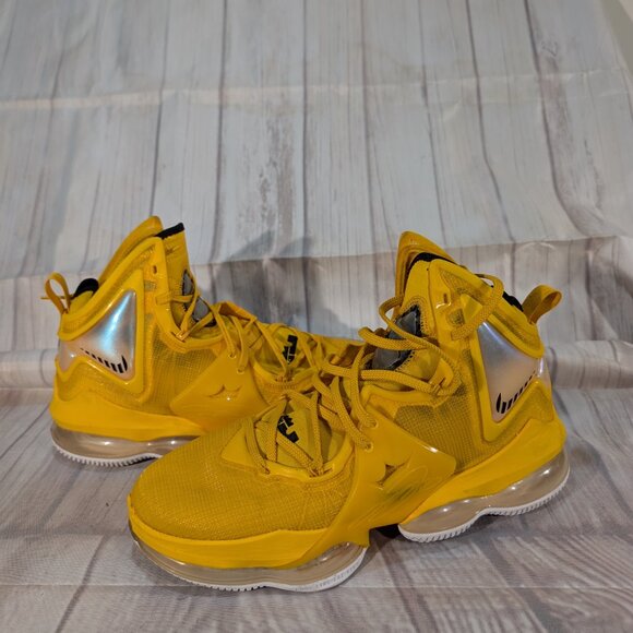Nike LeBron 19 - Men's Yellow-Gold CZ0203-700 19 Men's Basketball Shoes Size 11 - Picture 13 of 16